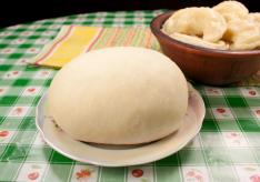 Mga dumpling na gawa sa masa na may gatas Dough na ginawa gamit ang gatas para sa mga dumpling na may patatas